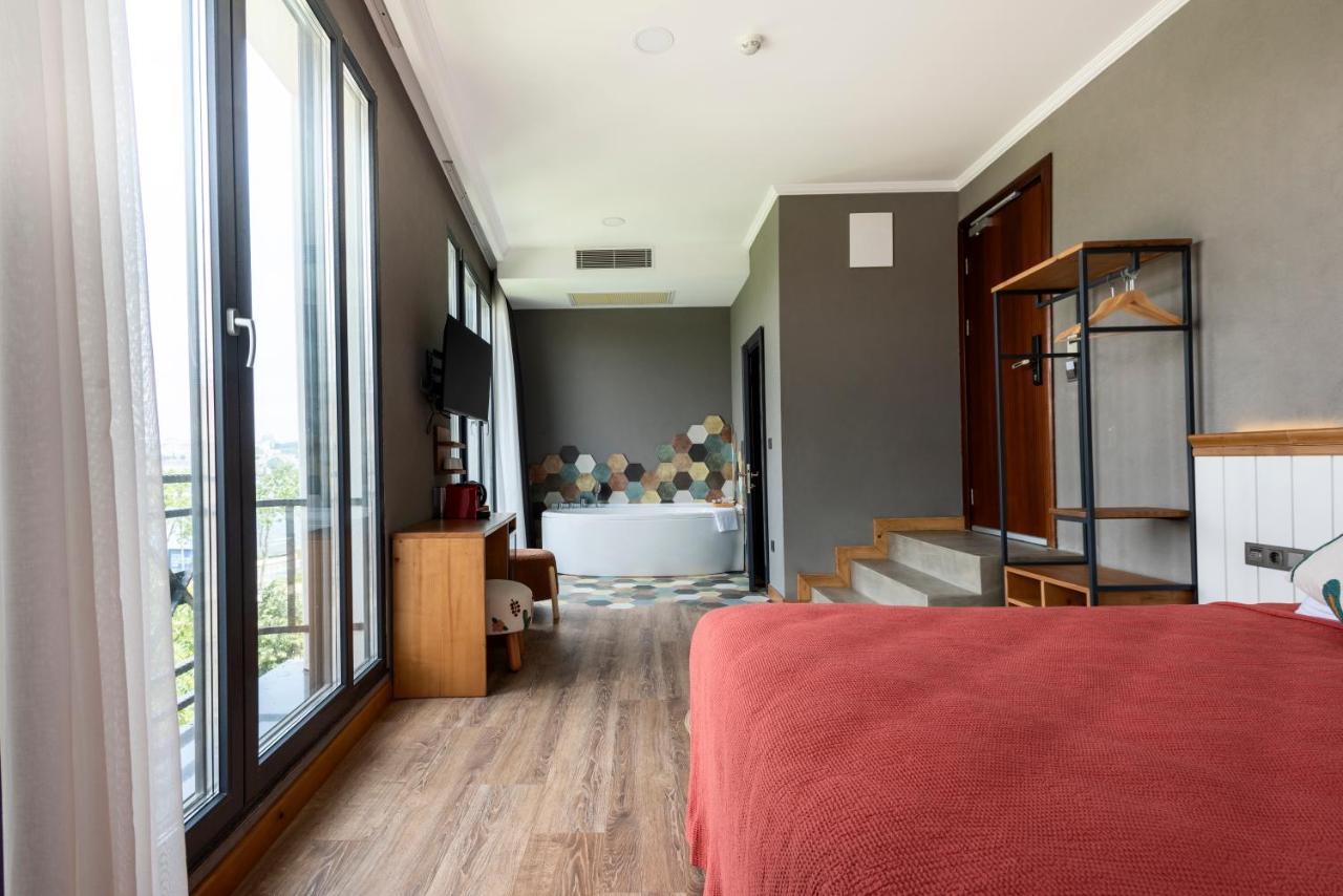 Petrion Hotel *