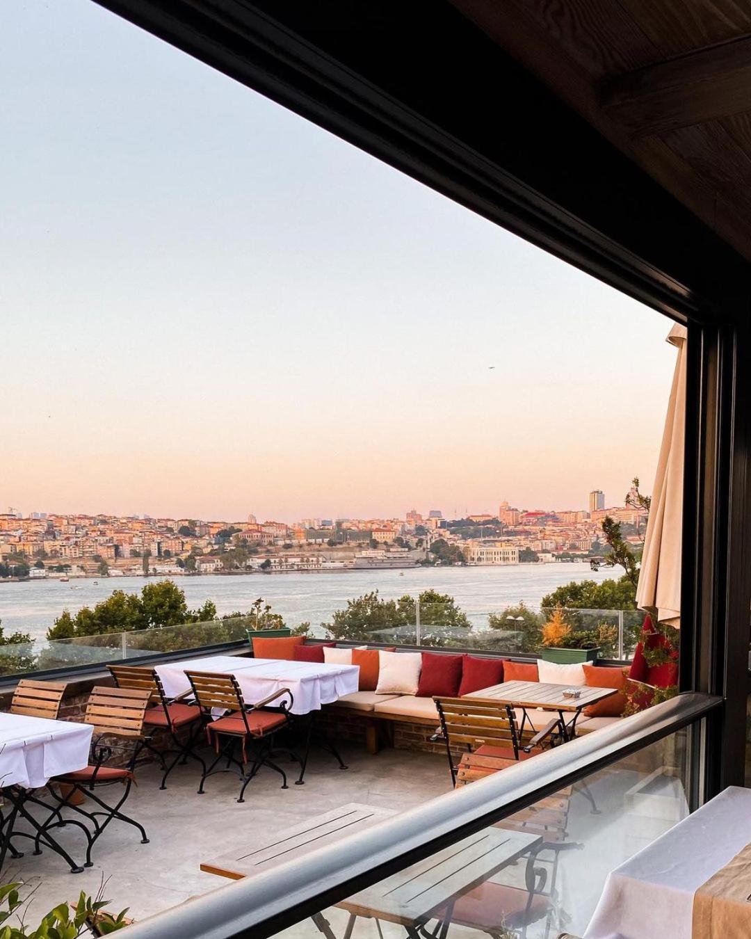 Hotel Petrion